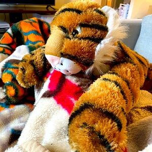 Rare*** Animal alley toys r us 28” tiger plush